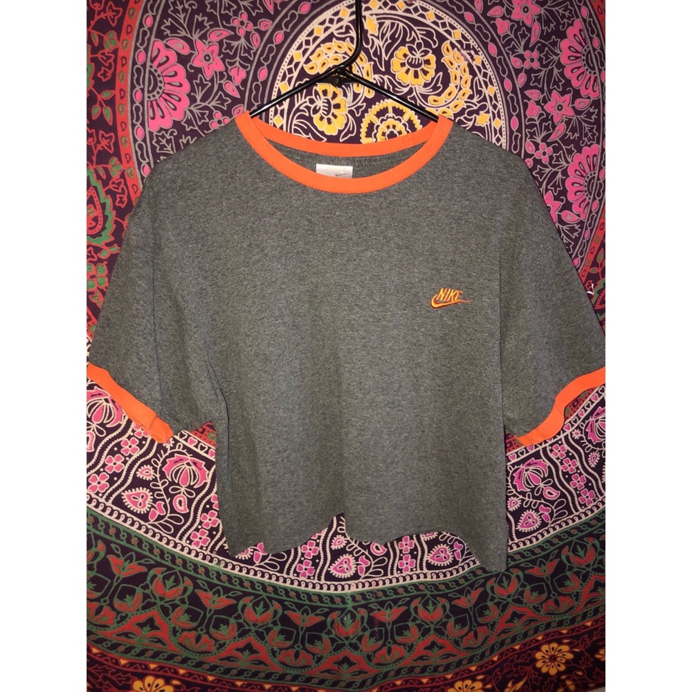 nike cropped t-shirt